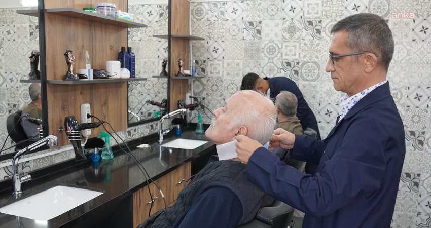 Tepebaşı’da “Kent Berberi” 997 vatandaşa hizmet verdi Tepebaşı Belediyesi Kent Berberi, hizmete başladığı günden bu yana 997