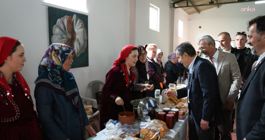 Tepebaşı’nda “4. Kızılinler Bal Kabağı Panayırı” binlerce kişiyi buluşturdu Tepebaşı Belediyesi’nin düzenlediği 4. Kızılinler Bal Kabağı Panayırı’na binlerce Eskişehirli