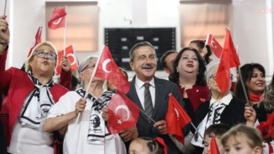 Tepebaşı Belediyesi’nin “Yediden Yetmişe Cumhuriyet Bayramı Kutlaması” üç nesli Cumhuriyet