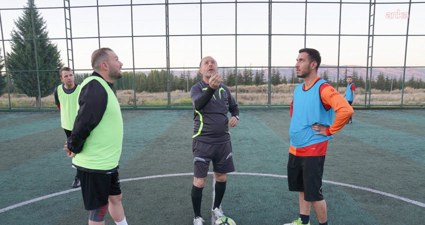 Tepebaşı’nda “Cumhuriyet Kupası Halı Saha Futbol Turnuvası” başladı Tepebaşı Belediyesi’nin düzenlediği "8. Geleneksel Cumhuriyet Kupası Halı Saha Futbol