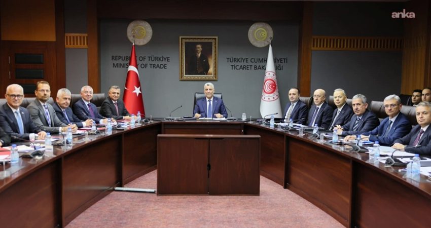 Ticaret Bakanı Ömer Bolat, otomotiv sektörünün çatı kuruluşlarının temsilcileriyle bir