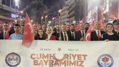 Trabzon’da 29 Ekim Cumhuriyet Bayramı dolayısıyla düzenlenen kutlamalar, fener alayı