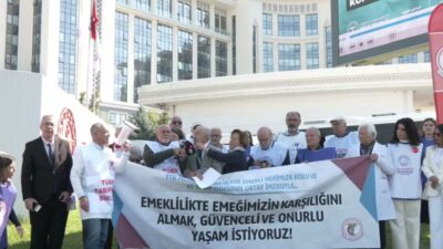 Türk Tabipleri Birliği (TTB) üyeleri, emekli hekim aylıklarının yoksulluk sınırının