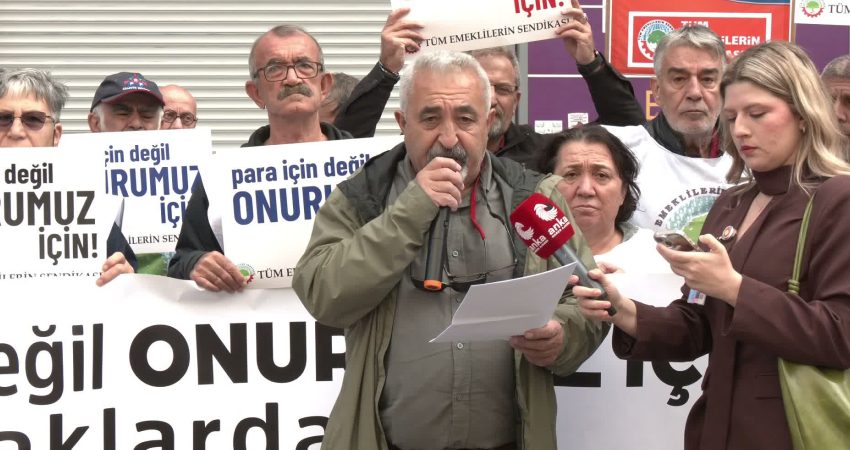 Tüm Emeklilerin Sendikası Ankara Şubeleri tarafından Sakarya Caddesi'nde yapılan açıklamada,