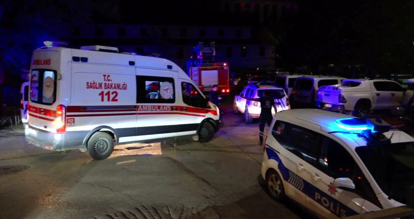 Tunceli’de otomobil büfeye çarptı: 5 yaralı Tunceli’de bir otomobilin yol kenarındaki büfeye çarpması sonucu, araçta ve