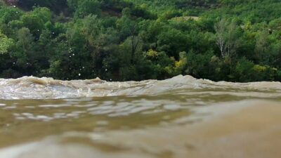 Tunceli’de etkili olan sağanak yağış, Munzur Nehri’nin debisini yükseltti. Tunceli