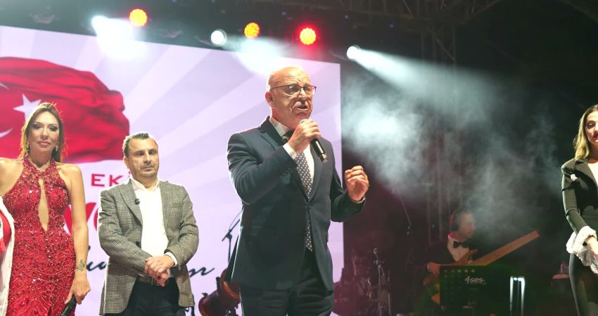 Turgutlu’da Cumhuriyet coşkusuna Işın Karaca eşlik etti Turgutlu’da 29 Ekim Cumhuriyet Bayramı, binlerce kişinin katıldığı kortej yürüyüşü