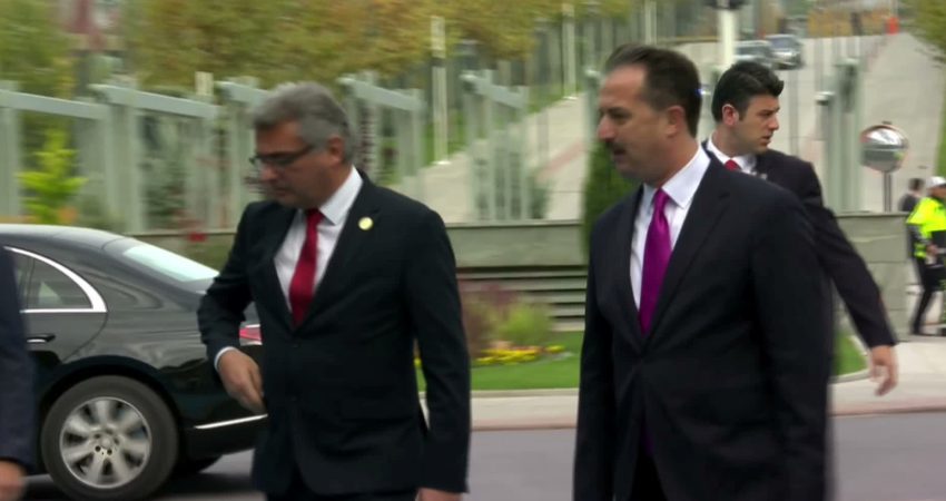Türk Devletleri Teşkilatı Zirvesi… Cumhurbaşkanı Erdoğan, liderleri karşıladı Cumhurbaşkanı Recep Tayyip Erdoğan, Cumhurbaşkanlığı'nda düzenlenen Türk Devletleri Teşkilatı 13.