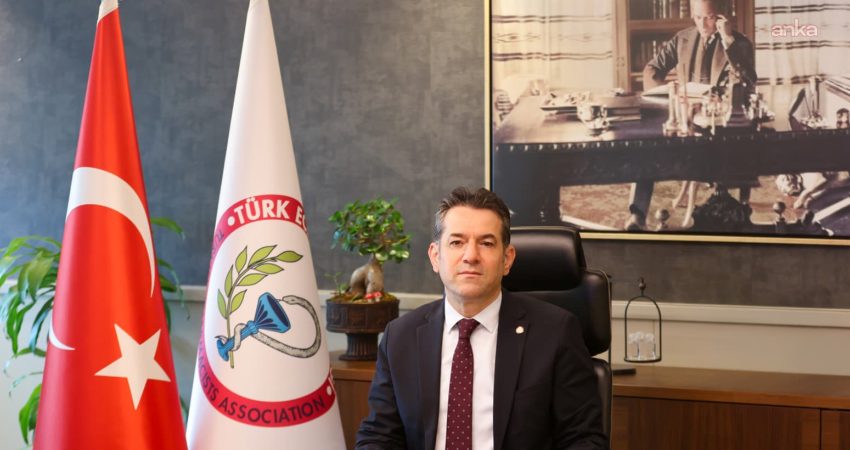 Türk Eczacıları Birliği: “Raporlu ilaçların eczanelerden teminine yönelik olası düzenlemede eczacının meslek hakkı güvence altına alınmalı” Türk Eczacıları Birliği Genel Sekreteri Taner Ercanlı, Sağlık Bakanı Kemal Memişoğlu’nun,