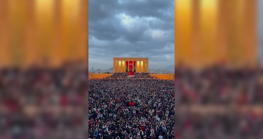 Türk Hava Kuvvetleri'nin akrobasi timi Türk Yıldızları, Cumhuriyet'in ilanının 103.
