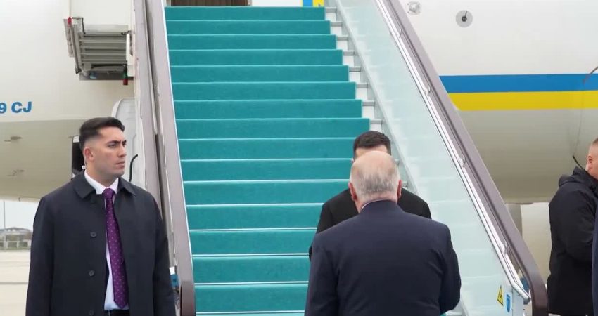 Ukrayna Devlet Başkanı Zelenski İstanbul’a geldi Ukrayna Devlet Başkanı Volodimir Zelenski, çalışma ziyareti kapsamında İstanbul'a geldi.