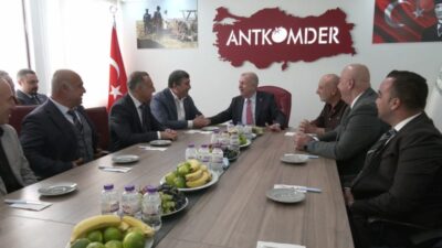 Zafer Partisi Genel Başkanı Ümit Özdağ, Antalya Toptancı Hal Yaş