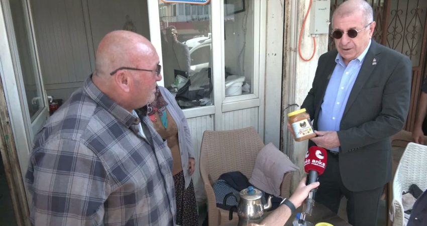 Zafer Partisi Genel Başkanı Ümit Özdağ, Antalya'nın Manavgat ilçesinde esnafı