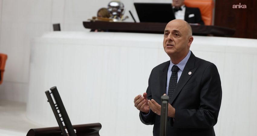 Ümit Özlale’den Taha Çakmak’a: “Karayipler, Londra ve İsviçre’deki şirketler üzerinden hesabınıza işlem yapıldı mı” YENİ Parti İzmir Milletvekili Ümit Özlale, fon krizi ardından görevinden