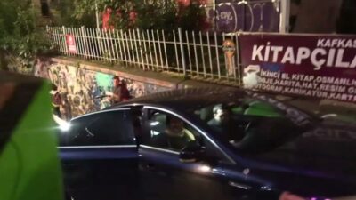 Milli Eğitim Bakanı Yusuf Tekin'in, Kadıköy Lisesi ziyareti öncesinde astıkları