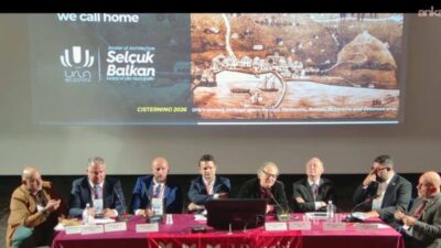 Akdeniz’in En Güzel Köyleri Konferansı’nda konuşan Urla Belediye Başkanı Selçuk