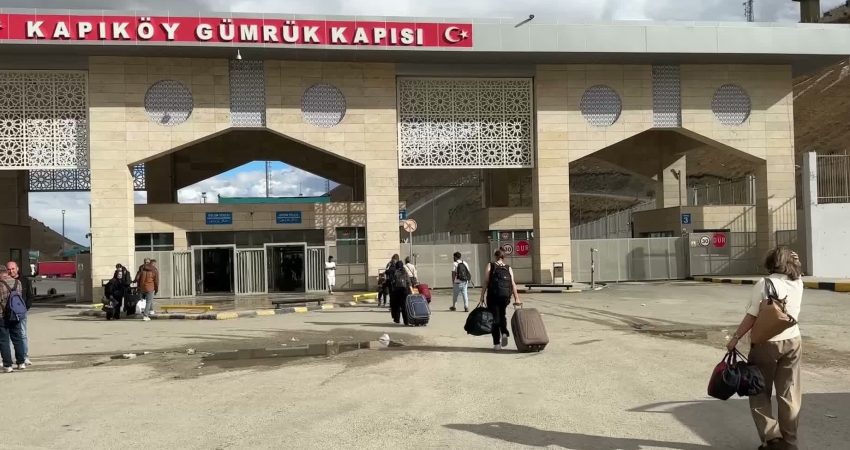 Van’ın Saray ilçesindeki Kapıköy Sınır Kapısı ile kent merkezi arasında