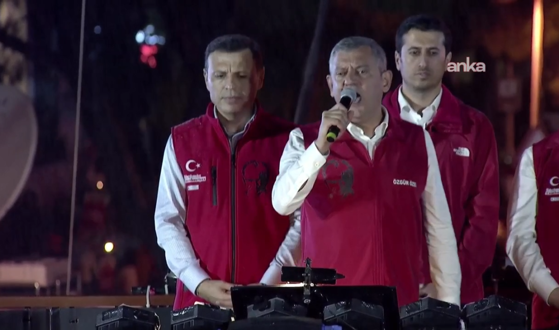YENİ Parti Genel Başkanı Özgür Özel, cumhuriyeti, "milletin başının üstündeki