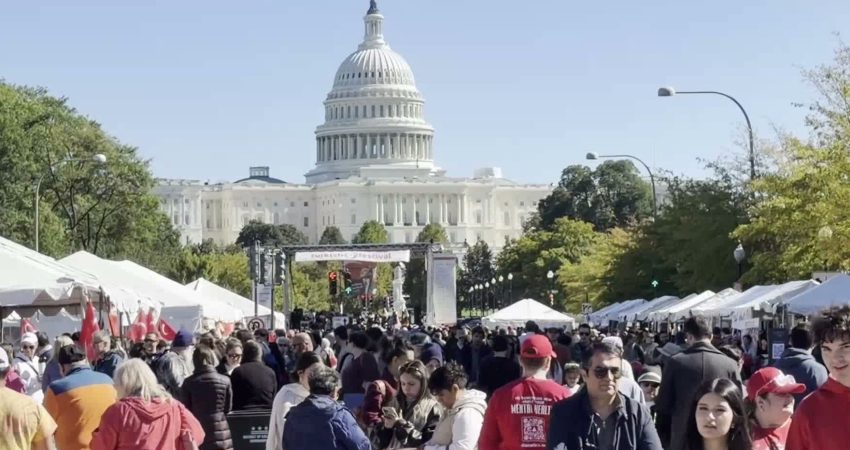 Washington’daki Türk Festivali’ne Azerbaycanlılardan yoğun ilgi Washington'da düzenlenen geleneksel Türk Festivali'ne Azerbaycan'ın Bağımsızlığının Yeniden Sağlanması Günü'ne