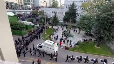 Boğaziçi Üniversitesi'nde öğrenciler yemek ücretlerinin 50 liradan 85 liraya çıkarıldığını