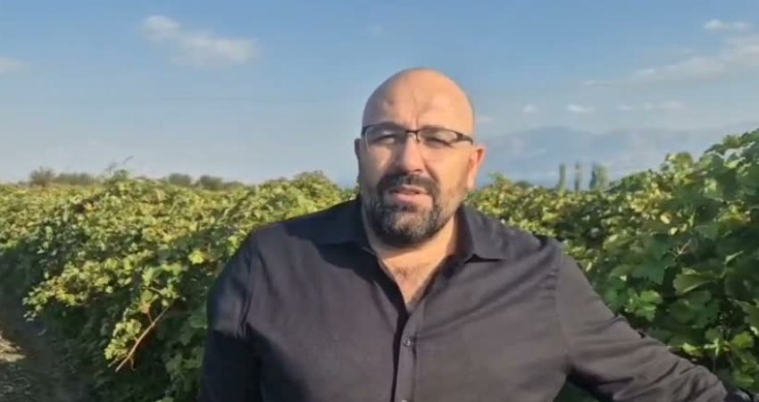 YENİ Parti Elazığ İl Başkanı Özden, üzüm üreticilerini ziyaret etti YENİ Parti Elazığ İl Başkanı Emrah Özden, Hoşköy ve Sedeftepe