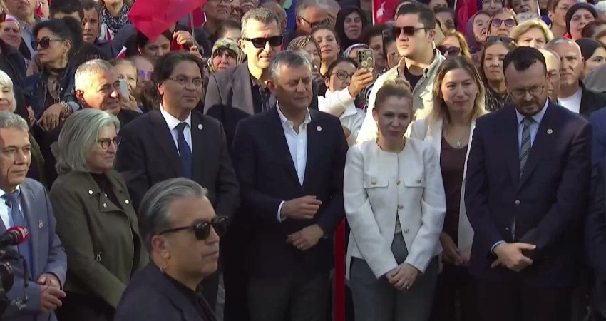 YENİ Parti Genel Başkanı Özel, Denizli’de: “Geçmişte ayakkabı kutularıyla yakalanan bakanları affedenleri, bu millet affetmeyecek” YENİ Parti Genel Başkanı Özgür Özel, "fon krizine" ilişkin, “Vatandaşa