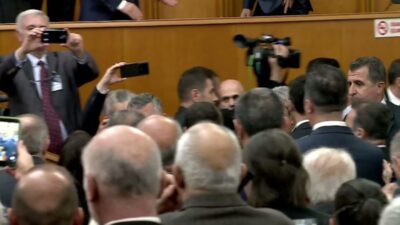 YENİ Parti Genel Başkanı Özgür Özel, partisinde yöneticilerinin üyelerin doğrudan
