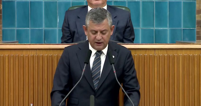 YENİ Parti Genel Başkanı Özgür Özel, sosyal medya hesaplarına yönelik