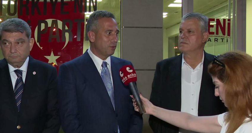 YENİ Parti heyeti Mersin’de: Mersin’in iradesine sahip çıkıyoruz YENİ Parti Genel Başkanı Özgür Özel'in görevlendirdiği altı kişilik heyet,