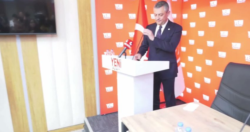 YENİ Parti Genel Başkanı Özgür Özel, partisinin il başkanları toplantısında