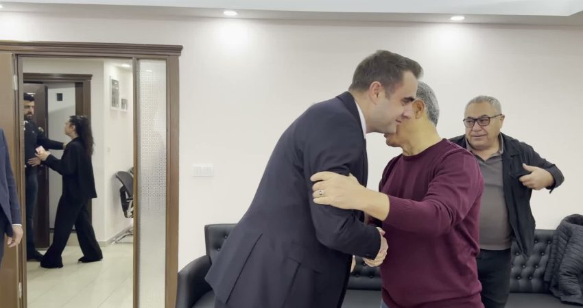 İzmir’de YENİ Parti’nin il başkanlığı ön seçiminde yarışan Kurucu İl
