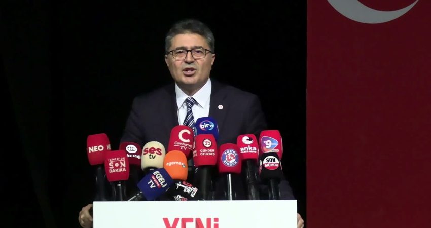 YENİ Parti İzmir İl Kongresi… Ensar Aytekin: “İzmir bağımsızlığın, özgürlüğün, Cumhuriyet’in kentidir ve başkentidir” YENİ Parti İzmir 1. Olağan İl Kongresi’nde divan başkanlığına YENİ
