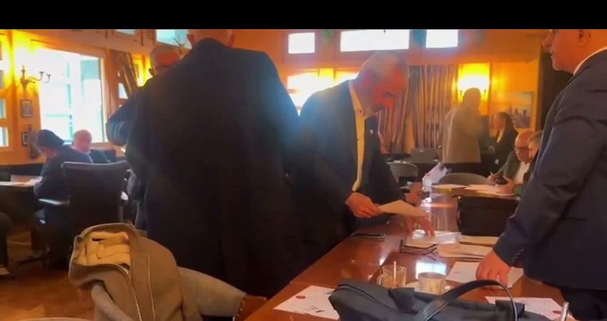 YENİ Partili Kayışoğlu: İsviçre Birliği yönetiminin üyeleri YENİ Parti’ye katıldı YENİ Parti Genel Başkan Yardımcısı Nurhayat Altaca Kayışoğlu, İsviçre Birliği