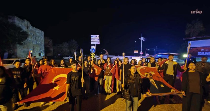 Yumurtalık Belediyesi’nin 29 Ekim Cumhuriyet Bayramı kutlamaları kapsamında düzenlenen fener