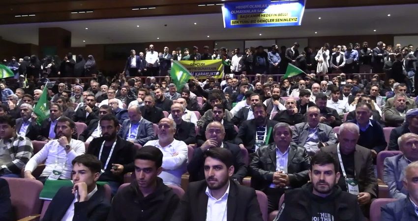 HÜDA PAR Genel Başkanı Zekeriya Yapıcıoğlu, partisinin Diyarbakır 5. Olağan