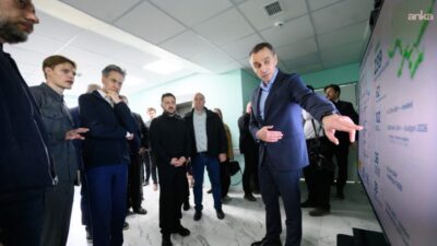Ukrayna Devlet Başkanı Volodimir Zelenskiy, İngiltere Dışişleri Bakanı Ed Miliband