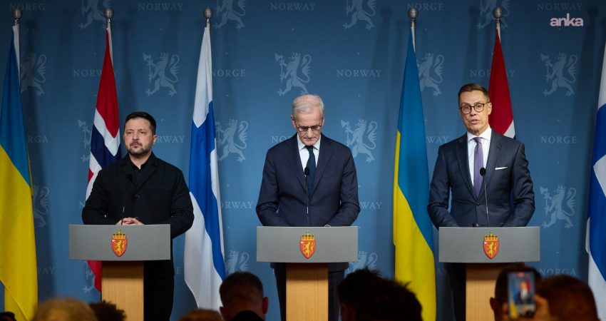 Zelenskiy, Rusya-Ukrayna Savaşı’na yönelik müzakereler çerçevesinde Oslo’da: “Güvenlik garantileri güçlü olmalı” Ukrayna Devlet Başkanı Volodimir Zelenskiy, güvenlik garantileri konusunda ABD tarafıyla