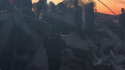 Zonguldak'ın Meşrutiyet Mahallesi'nde 2 katlı binanın çökmesi sonucu enkaz altında